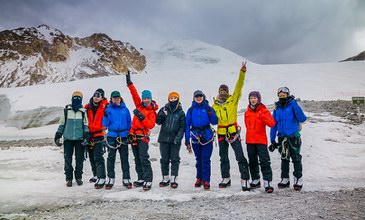 始祖鸟硬壳态度：她们记得山的高度，山记得她们的态度