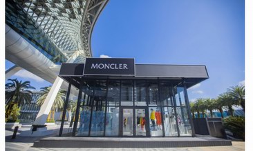 中免集团三亚国际免税城moncler户外限时概念店盛大开幕 书写高科技冬季时尚单品新篇章